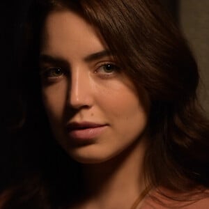 Maya (Nicole Rosemberg) é um mulher dedicada, amorosa e sincera de Jônatas (Miguel Coelho), em 'Reis'