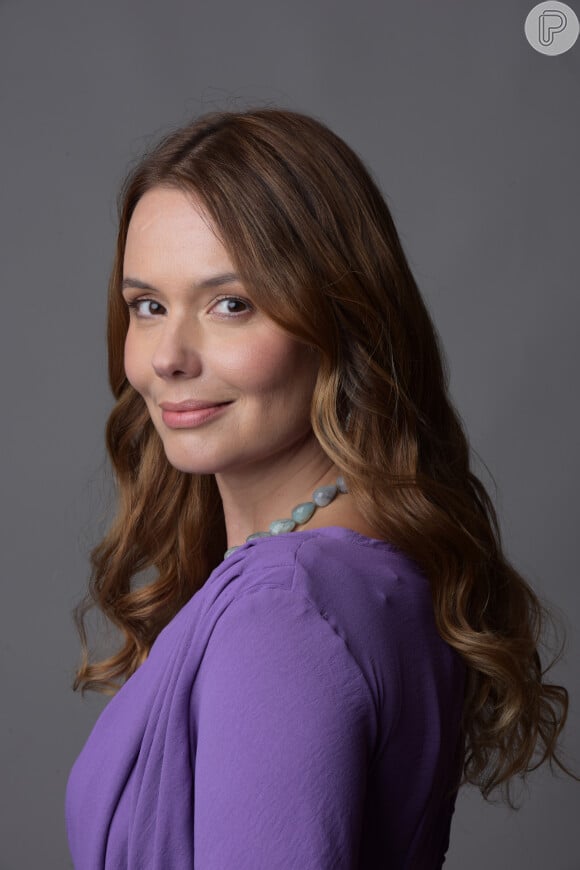 Naava é interpretada por Grazi Schmitt na sexta temporada da série 'Reis'