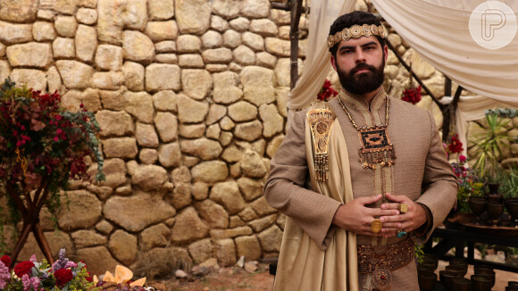 O Rei Hirao é vivido por Farid Sad na sexta temporada da série 'Reis'