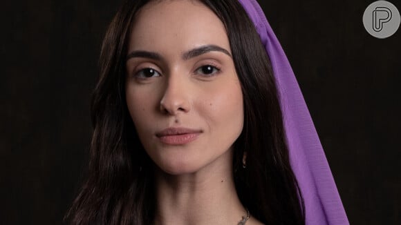 Rafaela Sampaio é Evelyn, uma jovem à frente do seu tempo na oitava temporada da novela/série 'Reis'