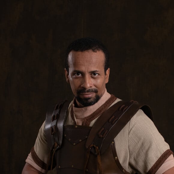 Na oitava temporada da série/novela 'Reis', Zeleque é interpretado por Robson Santos