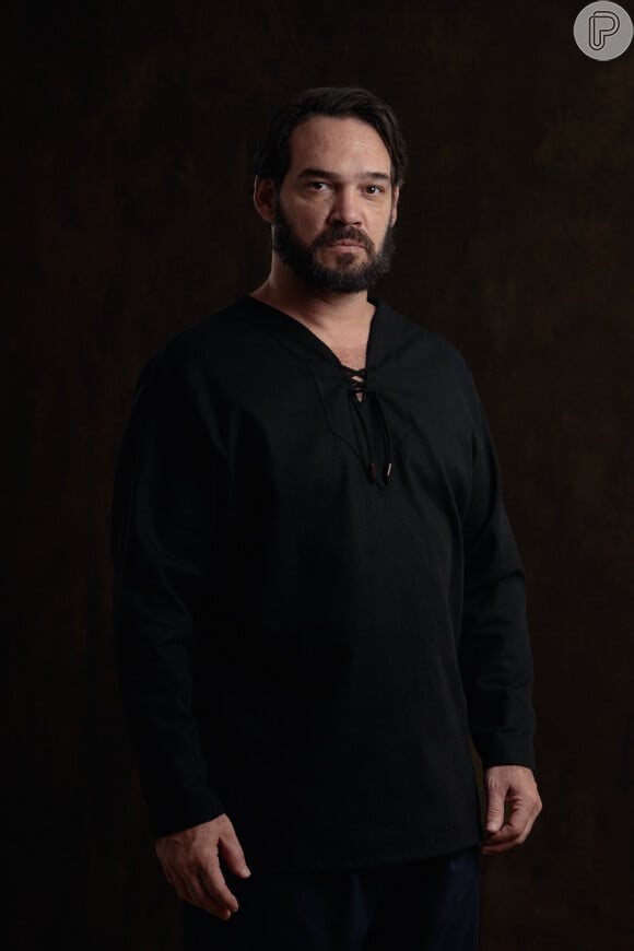 Na oitava temporada da série/novela 'Reis', Simei é interpretado por Breno de Filippo