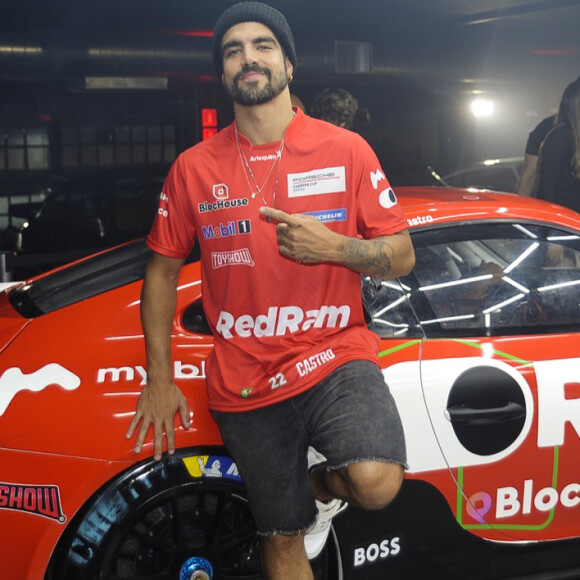 Caio Castro é apaixonado por carros e piloto desde os 19 anos