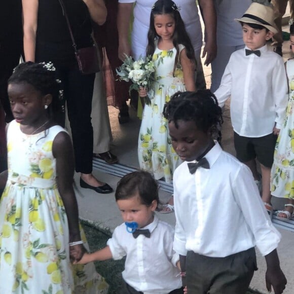 Títi e Maria Flor foram damas de honra do casamento