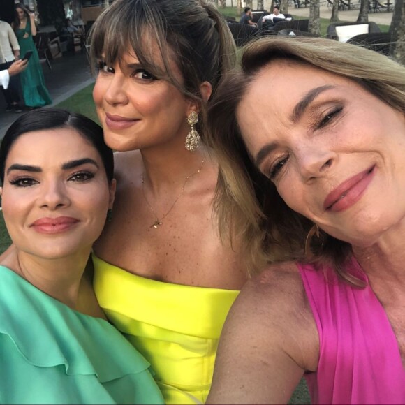 Vanessa Giácomo, Alexia Dechamps e Mariana Kupfer no casamento de Piny Montoro