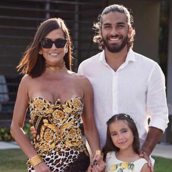 Deborah Secco usou um vestido da grife Versace no casamento