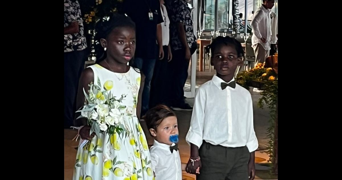 Os irmãos de Títi, Bless e Zyan, também tiveram destaque no casamento ...