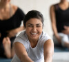 O alongamento e a flexibilidade precisam estar em dia para fazer o desafio da dança 'Envolver', de Anitta