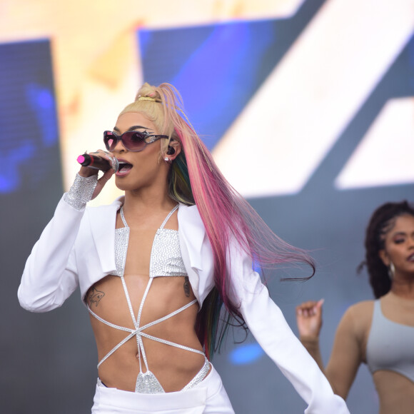 Marina Ruy Barbosa não se incomodou de assistir show de Pabllo Vittar no meio do público no Lollapalooza