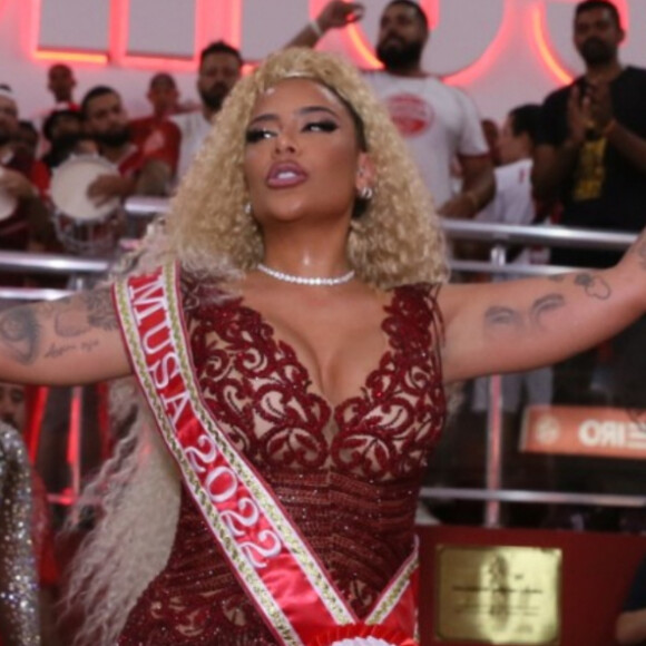 Rafaella Santos foi prestigiada pelo namorado, Gabigol, ao ser apresentada como musa do Salgueiro para o carnaval 2022