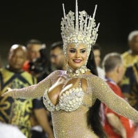 Barriga de gravidez de Viviane Araujo rouba a cena em look de ensaio de Carnaval da atriz. Fotos!