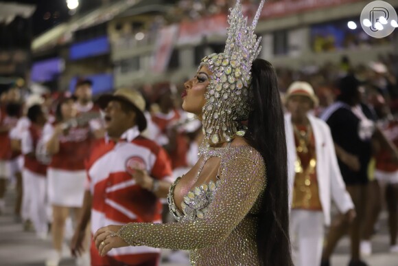 Fantasia de Viviane Araujo para desfile vai ser leve, confortável e sem peso nas costas