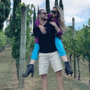 Namorada de Felipe Becari, Carla Diaz disse que as pessoas podem deixar suas relações amorosas por conta dela