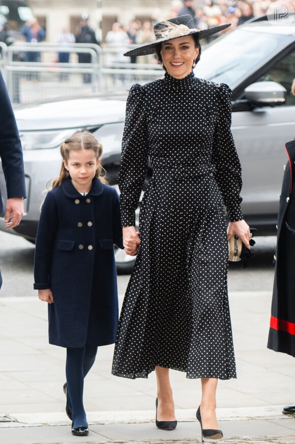 Vestido midi de poá: Kate Middleton montou look elegante com a peça clássica na moda