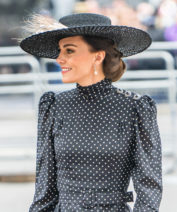 Kate Middleton escolheu um vestido de poá preto e branco: essa estampa é atemporal e cheia de estilo
