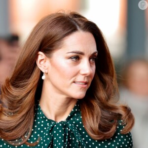 Kate Middleton já escolheu vestido de poá verde para evento anterior