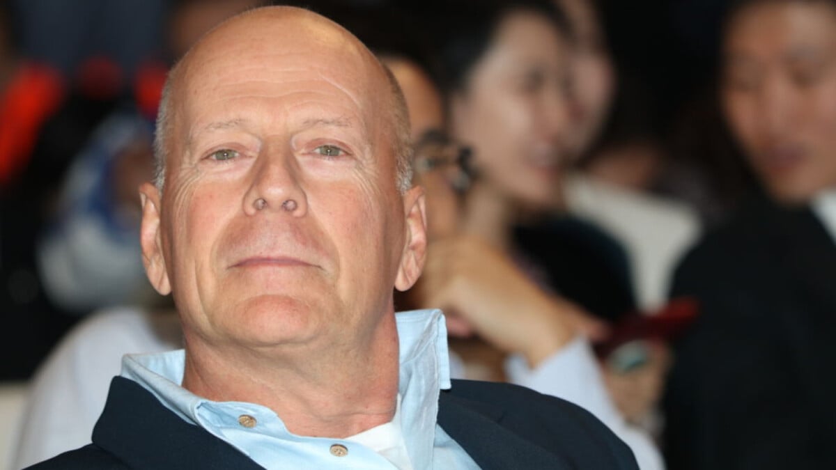 O ator Bruce Willis atualmente com 67 anos foi diagnosticado com