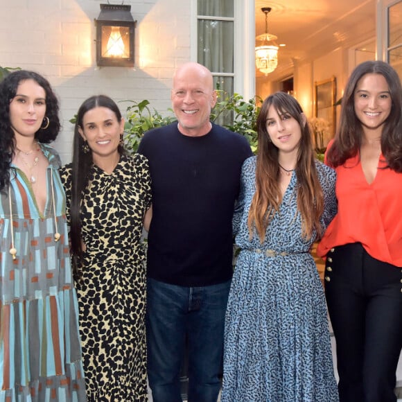 O comunicado foi assinado pelas filhas de Bruce Willis, sua atual mulher, Emma Heming, e a ex, Demi Moore