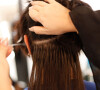 A aplicação do mega hair requer atenção, mas especialista afasta mito de que ele estrague os fios naturais