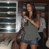 Bruna Marquezine sai para jantar de minissaia e é flagrada por fotógrafo, em 18 de março de 2013