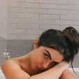 Jade Picon teve beleza destacada ao posar em banheira nas redes sociais