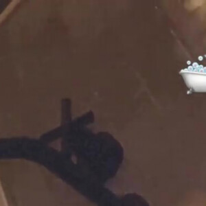 Jade Picon fez vídeo aparentemente sem roupa ao relaxar em banheira após dia de trabalho