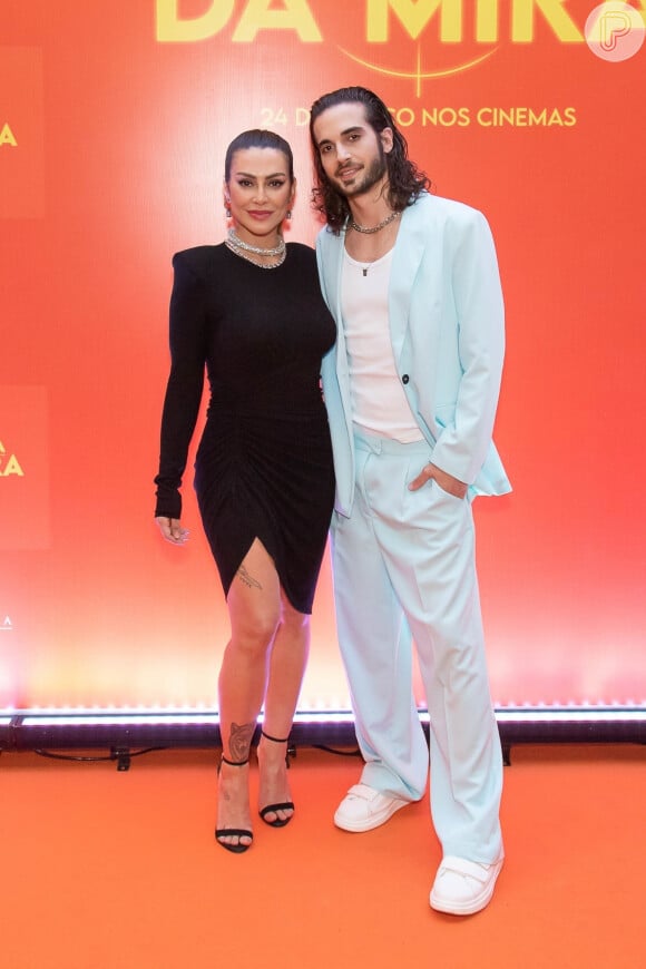 Mel Maia e Giulia Costa compareceram ao evento de estreia do filme estrelado por Cleo e Fiuk