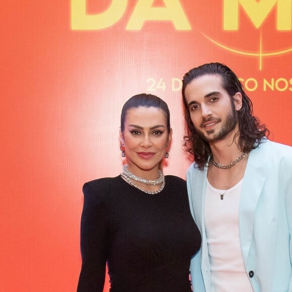 Mel Maia e Giulia Costa compareceram ao evento de estreia do filme estrelado por Cleo e Fiuk