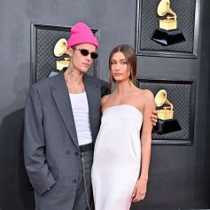Justin Bieber usou crocs de plataforma no Grammy 2022