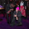Grammy 2022: Justin Bieber usou um terno Balenciaga, touca rosa e crocs de plataforma