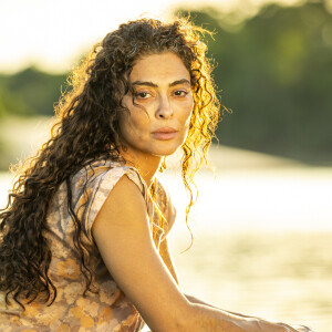 Maria Marruá (Juliana Paes) tenta se livrar da filha, Juma (Alanis Guillen, na 2ª fase) na novela 'Pantanal': 'Fardo que não pedi'
