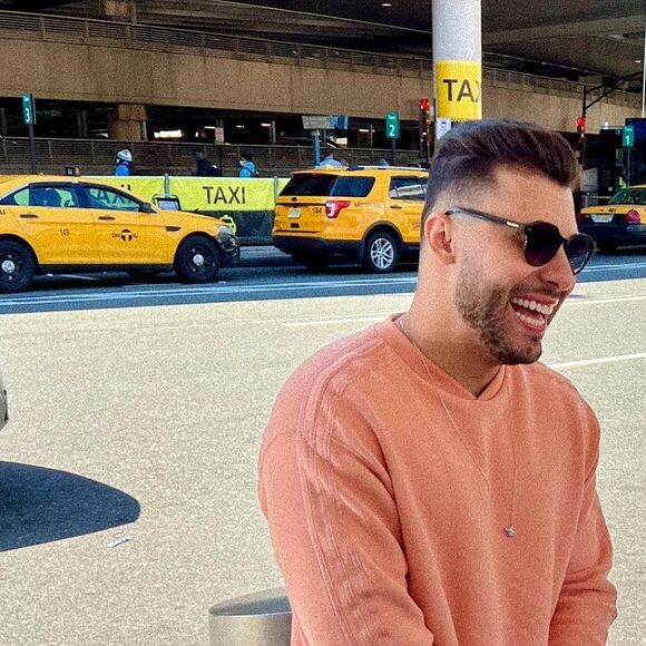 Assessoria de Murilo Huff diz que ele não é nem amigo de Emilly Araújo