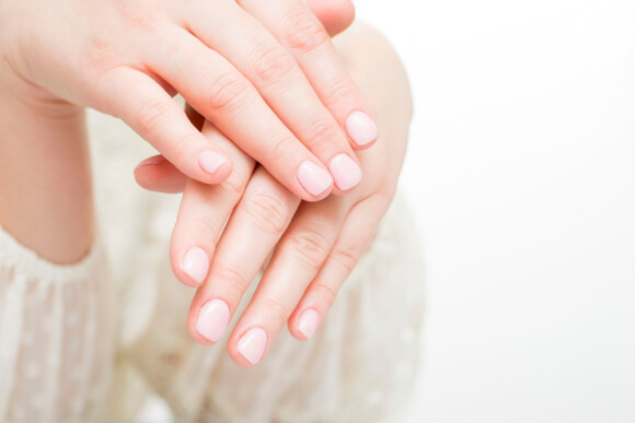 Fortalecimento das unhas faz parte dos cuidados com a autoestima feminina
