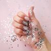 Unhas com glitter na nail art estão entre as queridinhas das fashionistas