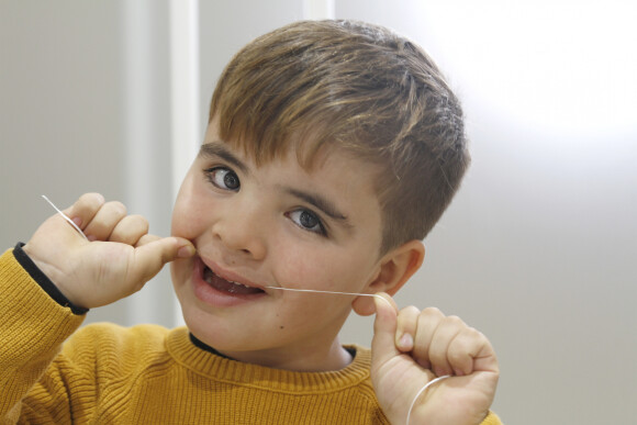 O fio dental é um item muito importante para uma boa higiene bucal.