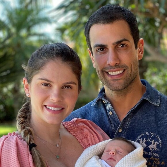 Filha de Bárbara Evans e Gustavo Theodoro, Ayla nasceu em 3 de abril de 2022