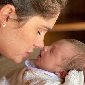 Bárbara Evans atualizou fotos da filha, Ayla, na web