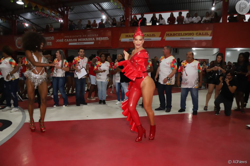 Lorena Improta desfilará na sexta-feira (22)