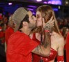 Teve beijão de Pedro Scooby na mulher, Cinthia Dicker, na Sapucaí, após eliminação do surfista do 'BBB 22'