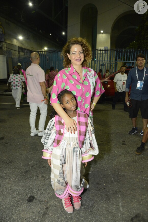 Leandra Leal se emocionou com estreia da filha na Mangueira