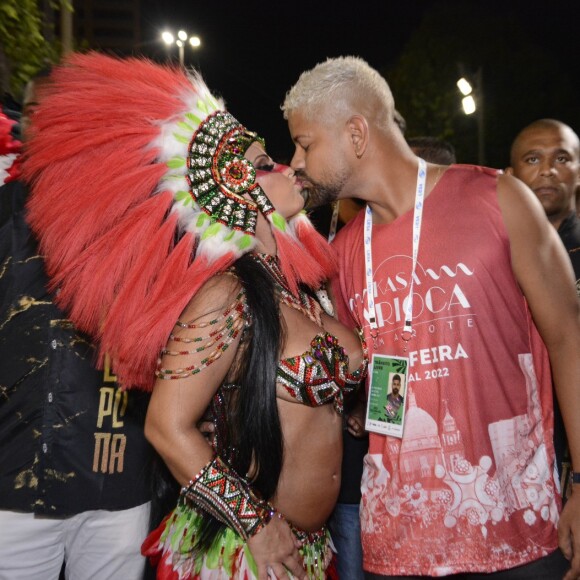 Grávida de Guilherme Militão, Viviane Araujo se emocionou em desfile do Salgueiro