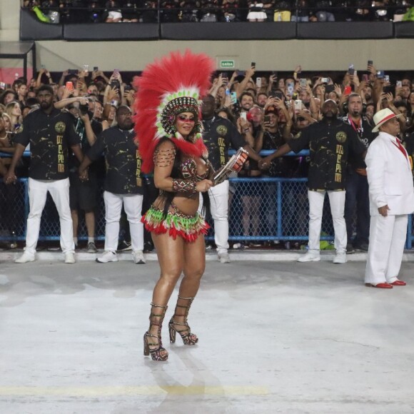 Carnaval 2022: Viviane Araujo usou mesmo aplique que utilizou no desfile do Salgueiro em 2019