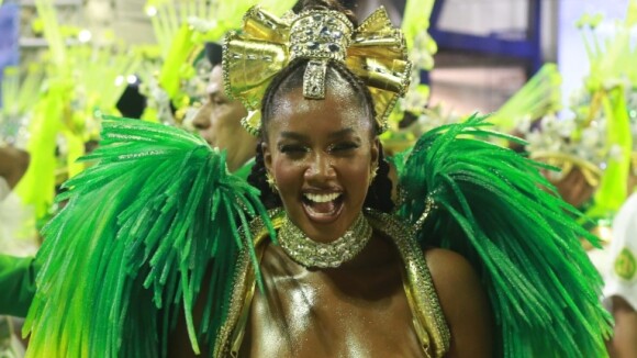 Iza abre o jogo sobre notícias de gravidez no Carnaval: 'Deixa a mulher engordar em paz'