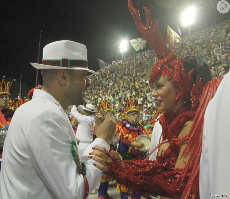 Antes do desfile, Diogo Nogueira encheu Paolla Oliveira de carinho