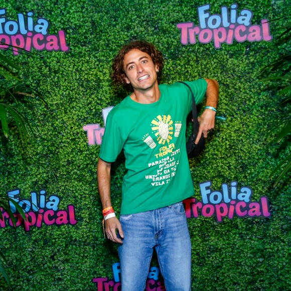 Jove de 'Pantanal', Jesuíta Barbosa conferiu desfiles da Sapucaí no Carnaval do Rio