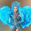Biquíni asa-detal, plumas e estrelas: Sabrina Sato brilha em fantasia azul na Vila Isabel. Fotos do look!