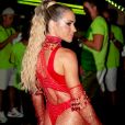 Look vermelho transparente com biquíni fio-dental: Monique Alfradique escolheu visual sexy para Carnaval