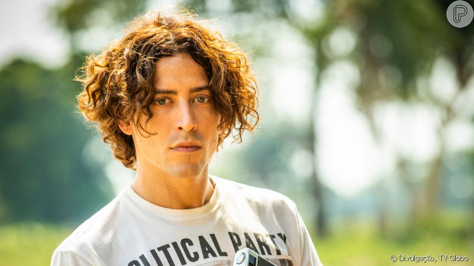 Jove (Jesuíta Barbosa) é expulso de casa pelo pai, José Leôncio (Marcos Palmeira), na novela 'Pantanal'