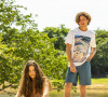 Jove (Jesuíta Barbosa) e Juma (Alanis Guillen) engatam relação para revolta do pai do rapaz na novela 'Pantanal'