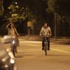 Camila Pitanga reservou a noite desta quinta-feira, 11 de dezembro de 2014, para fazer um passeio de bicicleta no Rio acompanhada